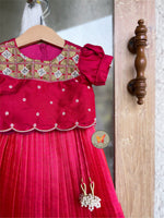 Load image into Gallery viewer, Pattu Lehenga- Gulaabi
