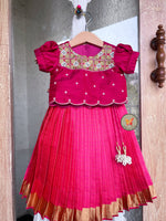 Load image into Gallery viewer, Pattu Lehenga- Gulaabi
